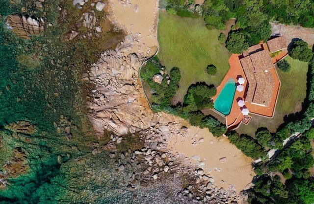 Villa 4 bedrooms, waterfront Presqu'ile de L'ISOLELLA-Exceptional location
