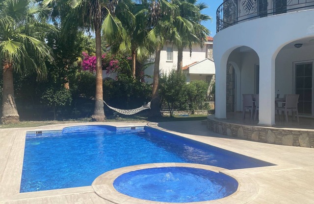 Villa 5 Bedroom Quiet location. Mountain View’s. Great prices for2025.