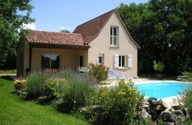 Villa 6-8 pers with swimming pool in the medieval village of Loubressac