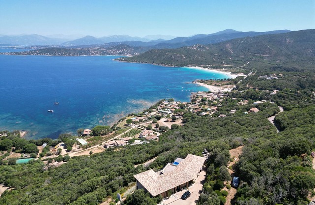 Villa 6 Bedrooms, sea view, swimming pool on Ajaccio's south shore