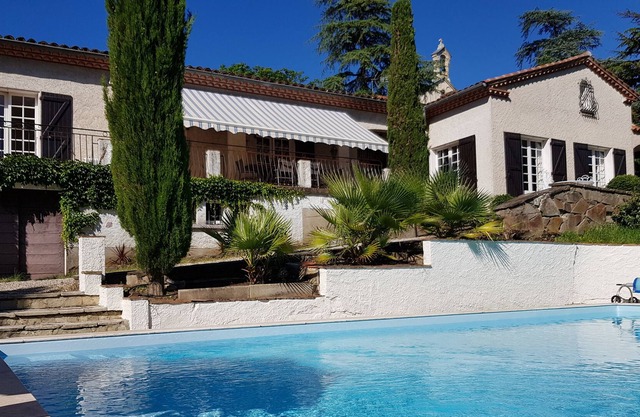 VILLA 6 to 12 PEOPLE WITH HEATED POOL
