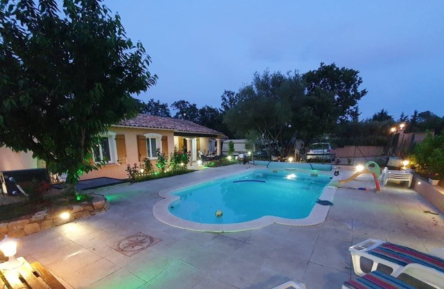 Villa 8 people - 4 bedrooms - private heated pool
