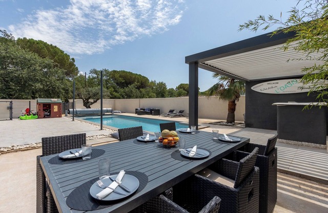 Villa 8 pers. With private pool , 5 star rating 🌟