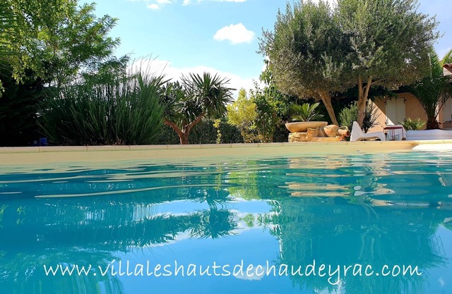 Villa 8 to 10 people with private heated pool in the Gard
