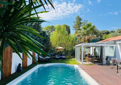 Villa accueillante avec piscine à Saint-Paul-et-Valmalle