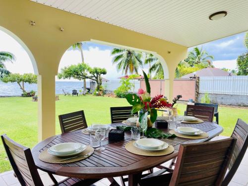 Villa Ahui Tautira with private lagoon access