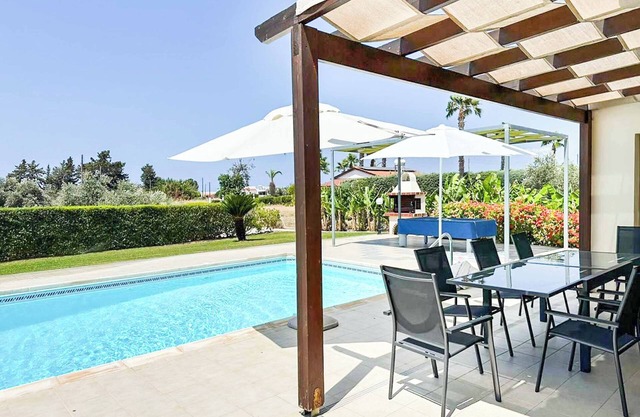 Villa Alexalia - Four Bedroom Villa, Sleeps 8