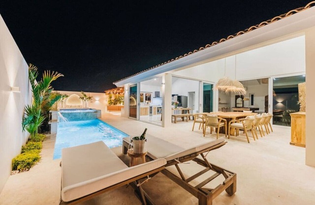 Villa Amandari 2min from Palm Beach, Billiard, HotTub, Private Pool By AtMonchi