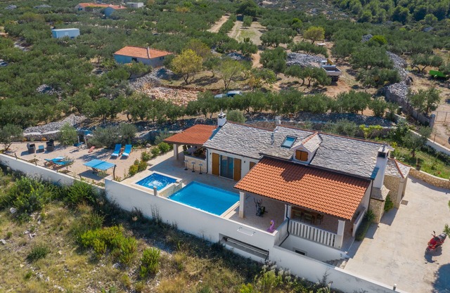 Villa Anabella - Four bedroom Villa with Swimming pool