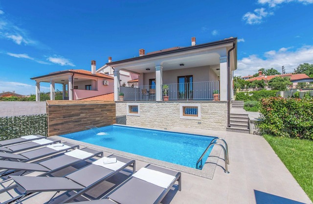 Villa Ancora - Four Bedroom Villa, Sleeps 8