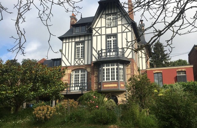 VILLA ANGLO NORMANDE IN ROUEN-NORMANDY