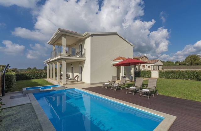 Villa Anita for 7 people near Poreč with private pool and beautiful garden