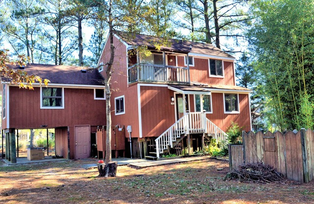 Villa Annick - 3BR Waterfront home with dock. Boat Launch close by