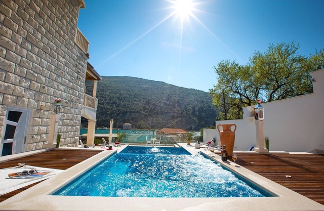 Villa Arion - Four Bedroom Villa with Terrace and Swimming Pool