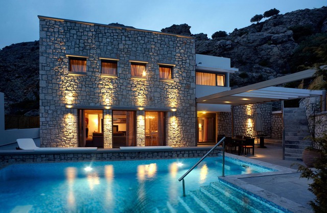 Villa Armonia, Exclusive 4 bedroom villa with private heated pool
