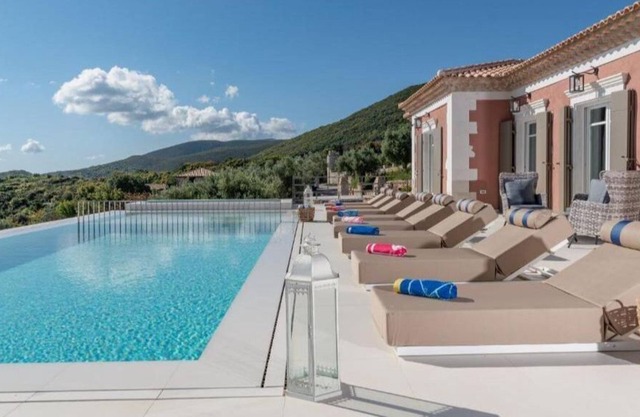 Villa 'Arxontiko Stoufi' with Sea View, Wi-Fi and Air Conditioning