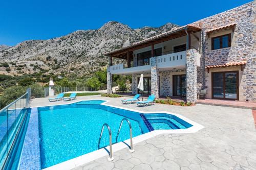 Villa Asigonia with Heated Pool & Whirlpool