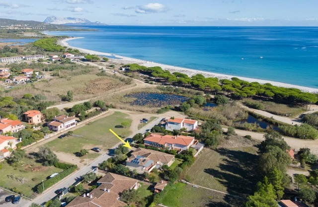 Villa B, 100 meters from the beach of Budoni, free WI-FI, A/C