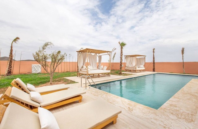Villa B - Private swimming pool not overlooked
