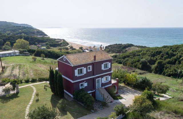Villa Botzi-The house on the hill