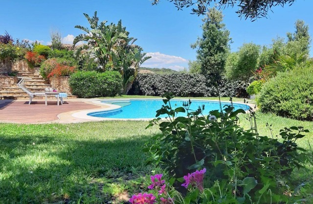 VILLA BOUGAINVILLEA with pool and private garden, just 500 meters from the sea