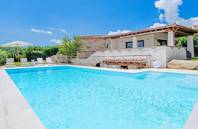 Villa BRANDINCHI: Heated XXL Pool, Private Beach, Sea View, Wi-Fi