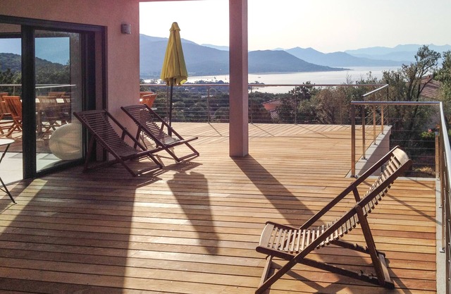 Villa breathtaking sea view, 5-10 minutes walk from the beach, for 12 people