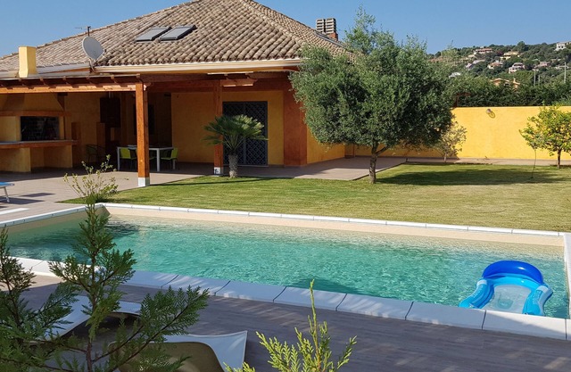 Villa Chloe, a few km from Cagliari with private swimming pool, garden, green lawn