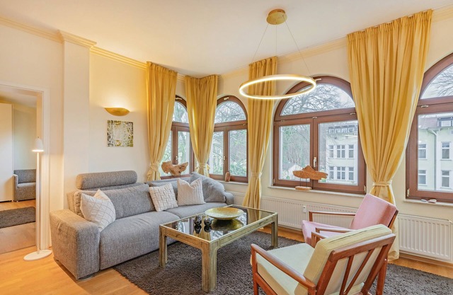 Villa Christa 05 - spacious, bright apartment with bay window for four people