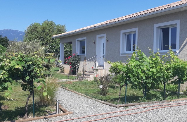 VILLA CLIMATISEE 10mn from the sea, CLASS 3 *