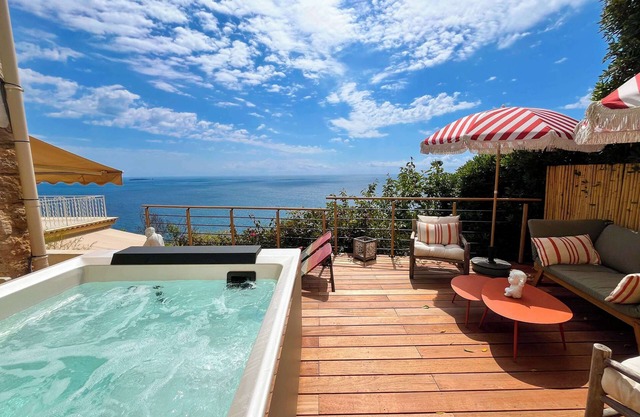 Villa close to beaches, jacuzzi and sea view
