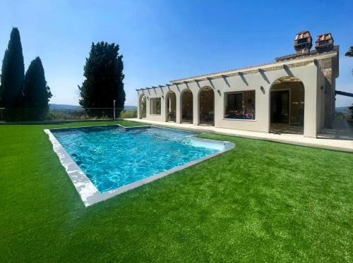 Villa Con Doppia Cucina E Piscina In Umbria
