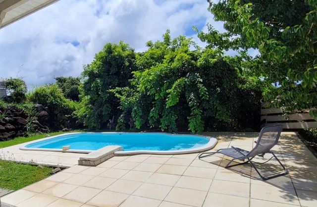 "Villa confortable proche de Case-Pilote avec piscine privée"