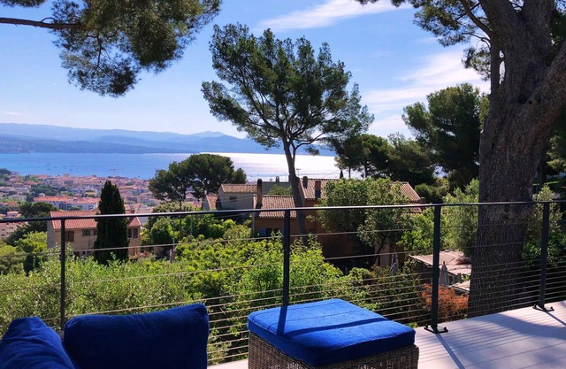 Villa Contemporaine Avec Piscine Dominant la Baie de La Ciotat