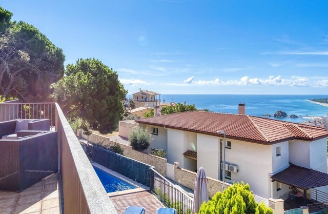 Villa "Costacabana - Mauri" with Sea View, Private Pool & Wi-Fi