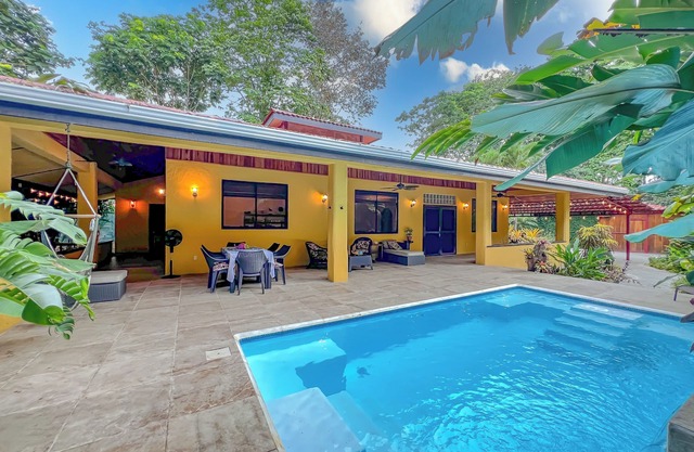 Villa Abejita in Playa Negra: Pool, AC, Walk to Beach, WiFi, Spacious, Private