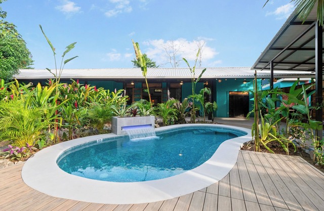 Villa del Mito: Pool, Walk to Beach, AC, Wifi, Beautiful Garden, Private