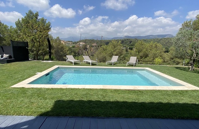 Villa Dans Écrin de Verdure Avec Piscine et Terrain de Boules