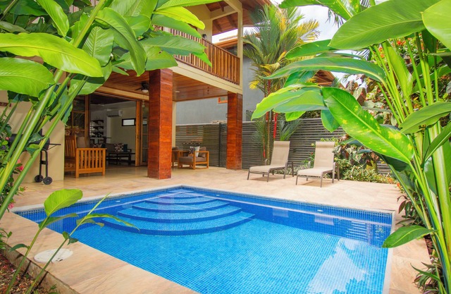 Villa Del Sol, steps to Dominical Beach with Private Pool!