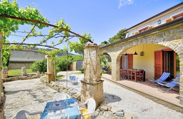 Villa Deneria: A characteristic and welcoming cottage surrounded by the greenery, with Free WI-FI.