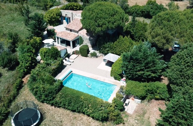 Villa des Amandes, magnificent holiday home with private pool for 10 people in the south of France.
