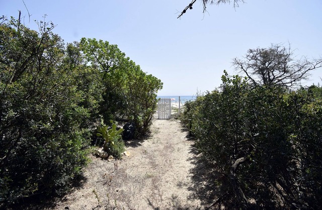 Villa direct access to the beach and big garden