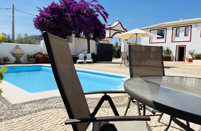 Villa Domínguez - Typical Andalusian farmhouse (Wi-Fi,BBQ, swimmingpool,relax)