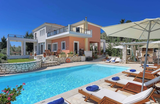 Villa Drepanou Bay - Four Bedroom Villa, Sleeps 8