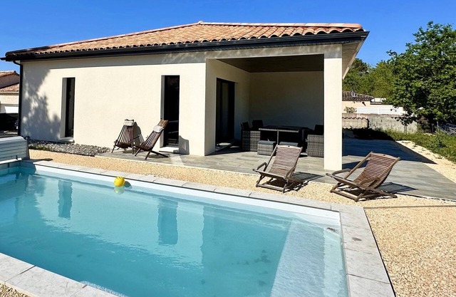 Villa Dyane, air-conditioned house with terrace and swimming pool.