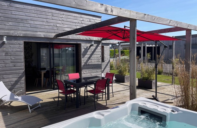 Villa Egurra 400 meters from a sandy beach