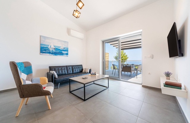 Villa 'Elena' with Sea View, Wi-Fi and Air Conditioning