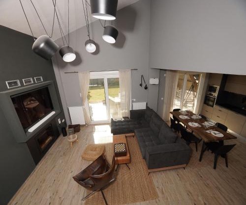 Villa ELi - Luxury Nature Getaway - Strategically located for Beach Exploration - Onsite Power for Electric Vehicle