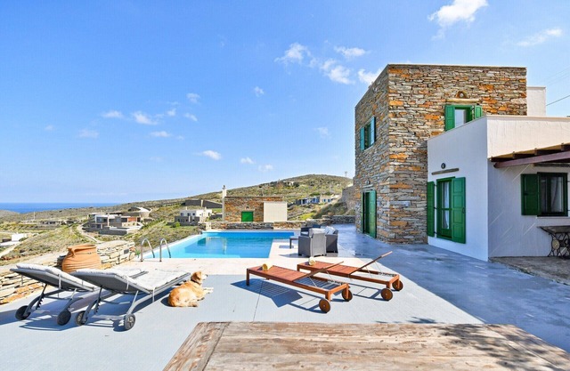 Villa Eliza with a swimming pool and a sea view