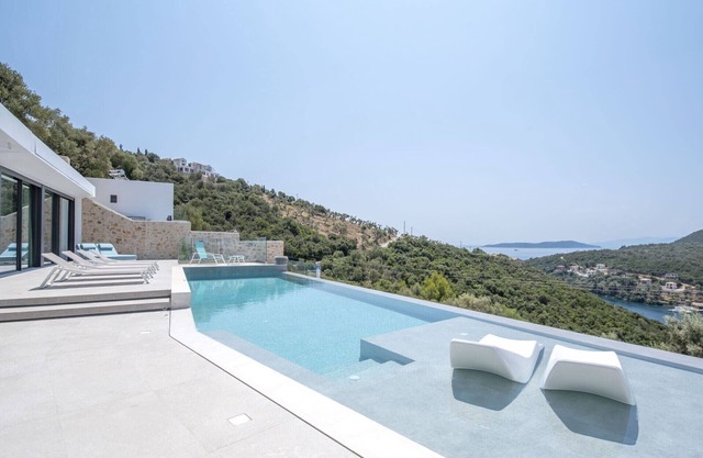 Villa Ella - Four Bedroom Villa, Sleeps 8
